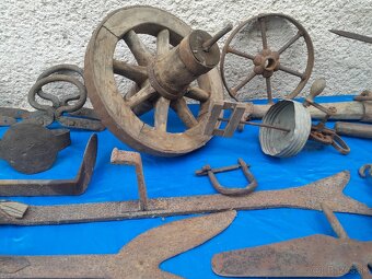 Staré historické ,rustikálne, kované náradie a pomôcky. - 9
