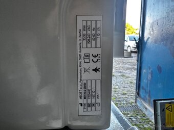 Predám operačný stôl a odsávačky 2ks - 9