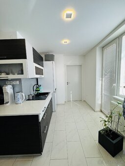 Na predaj zariadený 2i byt v centre mesta Malacky. - 9