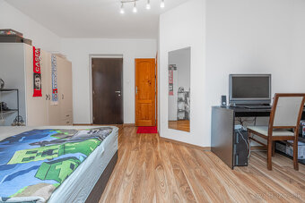 Na predaj 5 izbový poschodový rodinný dom s 2 garážou v Duna - 9