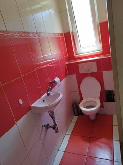 Rodinný dom v pokojnej lokalite v Slavošovciach. - 9