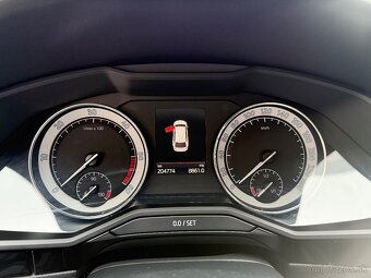 SKODA SUPERB COMBI 4X4 2.0 TDI 140KW Laurin&Klement - 9