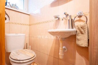 KRÁSNY ZREKONŚTRUOVANÝ, DVOJGENERAĆNÝ RODINNÝ DOM V BELUŚI - 9