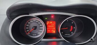 Mitsubishi Outlander 2.2, nafta - 9