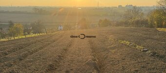 Na predaj: Stavebný pozemok s výhľadom v meste Levice - 9