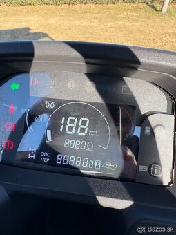 John Deere Gator - 9