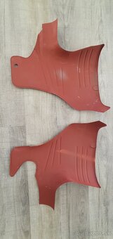 Jawa 50 pionýr 550, 555 prsíčka, dvířka, podsedláky, víčko - 9