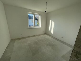 REZERVOVANÉ Na predaj skolaudovaná novostavba RD, Dubovany - 9