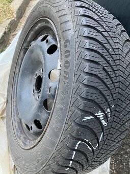 4ks 185/60 R15 M+S celorocne na diskoch 6Jx15H2 ET38 - 9