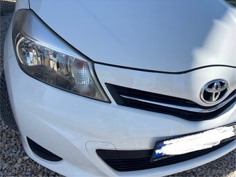 Toyota Yaris 1.0 - šikovné mestské auto - 9