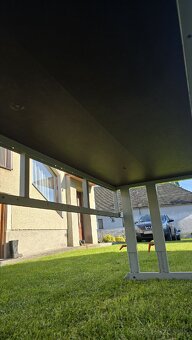 Výškovo nastaviteľný ESD pracovný stôl s rampou - 9