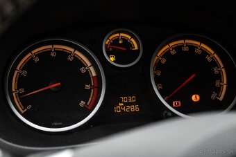 Opel Corsa 1.2 16V Enjoy - 9