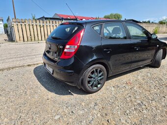 Predám Hyundai i30 2.0 benzín - 9
