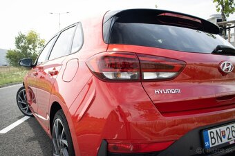 Hyundai i30 1.5 TGD-i Nline / SVK - 1.M / AJ NA SPLÁTKY / - 9