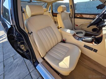 Jaguar Daimler XJ40 - 9
