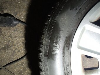 Predám zimnú sadu pneumatík 195/65 R15 rozteč 5x108 ford - 9
