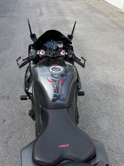 Yamaha R1 Big Bang - 9