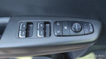 Kia Sportage 2.0 CRDi 4WD Gold; 6M; 100kW; 2016 - 9