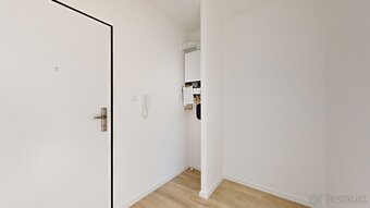 Prenájom podkrovný 1-izbový byt s parkovacím miestom - 9