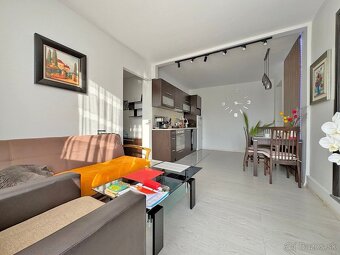 Moderný dvojizbový apartmán v elegantnom komplexe - Slnečné - 9