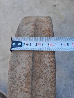 Predám remenice na mlaťačku, starý stroj - 9