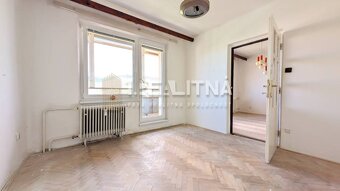JEDINEČNÝ 3-IZBOVÝ BYT S TROMI LOGGIAMI A BALKÓNOM, 81 M2, D - 9
