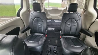 2017 Chrysler Pacifica Touring L - 9