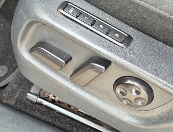 Predám Škoda Octavia Combi 2 Elegance 2.0 TDI 103kw M6 - 9