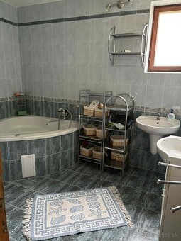 Rodinný dom pri parku v Lučenci - 9