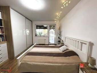 NA PREDAJ | Priestranný 3-izb byt s vlastnou predzáhradkou – - 9