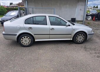 Škoda Octavia 1,6 benzín manuál 55 kw - 9