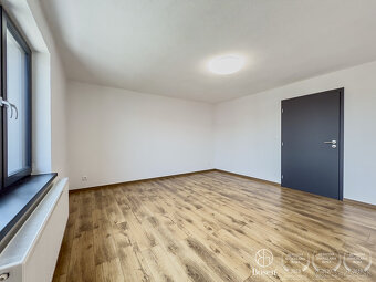 BOSEN | Moderná viacúčelová budova, Lučenec, 140m2 - 9