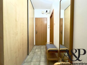 3 IZB. REKONŠTRUOVANÝ BYT S BALKÓNOM A KOMOROU, 74M2, ROBOTN - 9