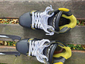 Korcule vel 9,5/45eu TRUE, CCM a nahradne noze - 9