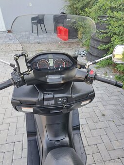 Suzuki Burgman 400 K7 - 9