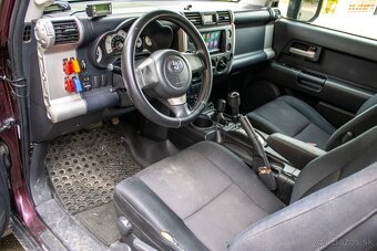 Toyota FJ Cruiser Land - 9