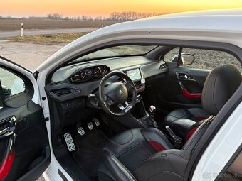 Peugeot 208 GTI - 9
