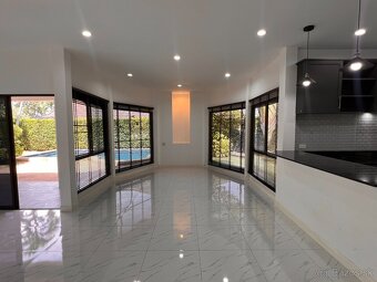 ÚTULNÁ 3 SPÁLŇOVÁ VILA S BAZÉNOM K NASŤAHOVANIU - PATTAYA - 9