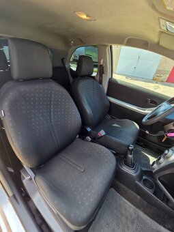 Toyota Yaris 1.3 T 3D - 9