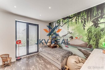 Moderný 5-izbový rodinný dom + bazén, altánok, záhrada | Veľ - 9