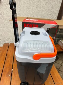 Prenosná chladnička do auta 12V/240V - 9