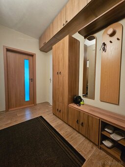 Ponúkam Vám na predaj veľkometrážny 3 izbový byt s balkónom - 9