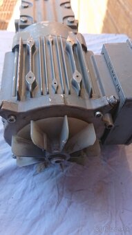 Predám motor s prevodovkou - 9