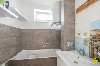 Pekný 4 izbový byt Sebedražie lodžia vlastné kúrenie - 9