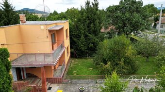 Na predaj 4-izbový poschodový rodinný dom s pekným pozemkom - 9