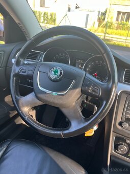 Škoda Superb Combi 1.6 TDI, full výbava, koža, 2 sady kolies - 9