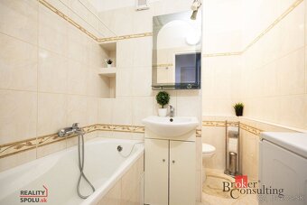 V ponuke priestranný 1izbový byt na THK v blízkosti centra m - 9