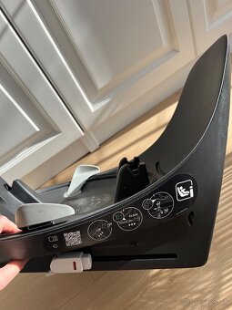 Predám Cybex Cloud Z2 i-Size + Base Z2 Deep Black - 9