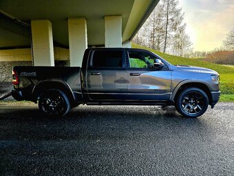 Ram 1500 5,7 HEMI, r. 2021,ODPOČET DPH, EL. PRAHY, PANORAMA - 9