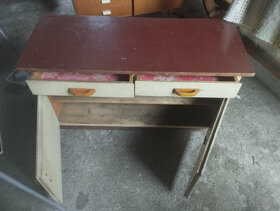 starsi dreveny pracovny stol a drevena skrinka - 9